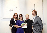 Alexandra Polzin, Sängerin Anna-Maria Kaufmann, Künstler Lezek Skurski und Galeristin Dr. Cornelia D. Stalker bei der Finissage am 25.02.2014 (©Foto: Veranstalter)